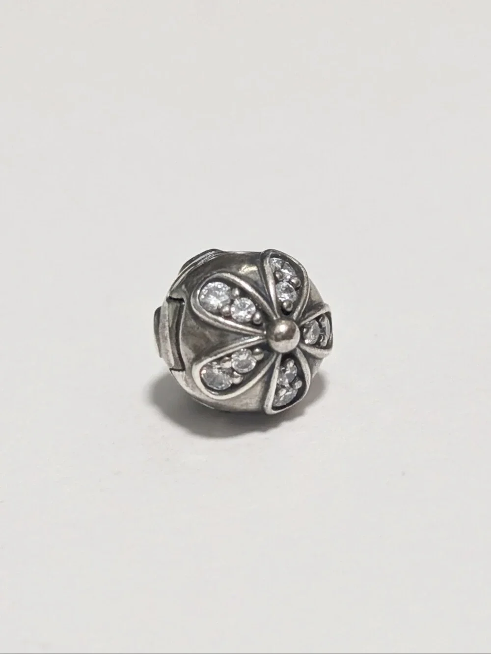 Pandora Dazzling Daisies Clip Charm Bead sterling silver 925 ALE Price is firm